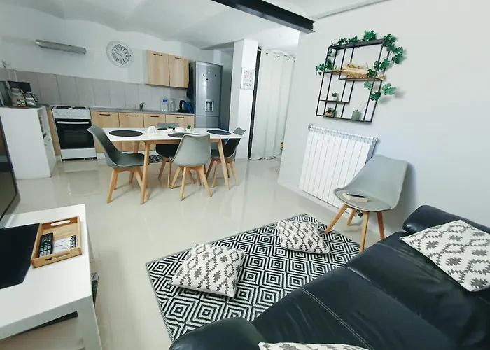 Villa Avec Piscine Et 3 Logements Ideale Groupe