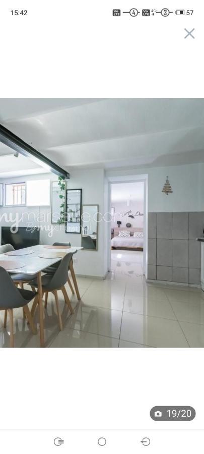 3 Entiers Avec Piscine Et Jaccuzi Et Parking Ferienhaus Marseilles